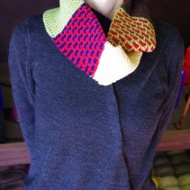 引き上げ模様のスヌード