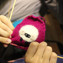 メリヤス刺繍の羊さんがま口